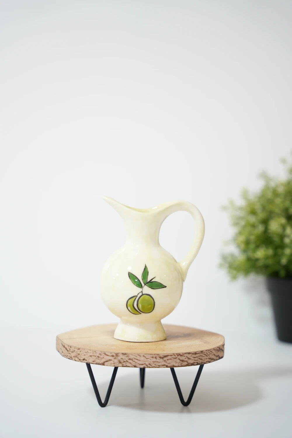 إبريق زيت خزفي – قطرات الزيتون الأخضر