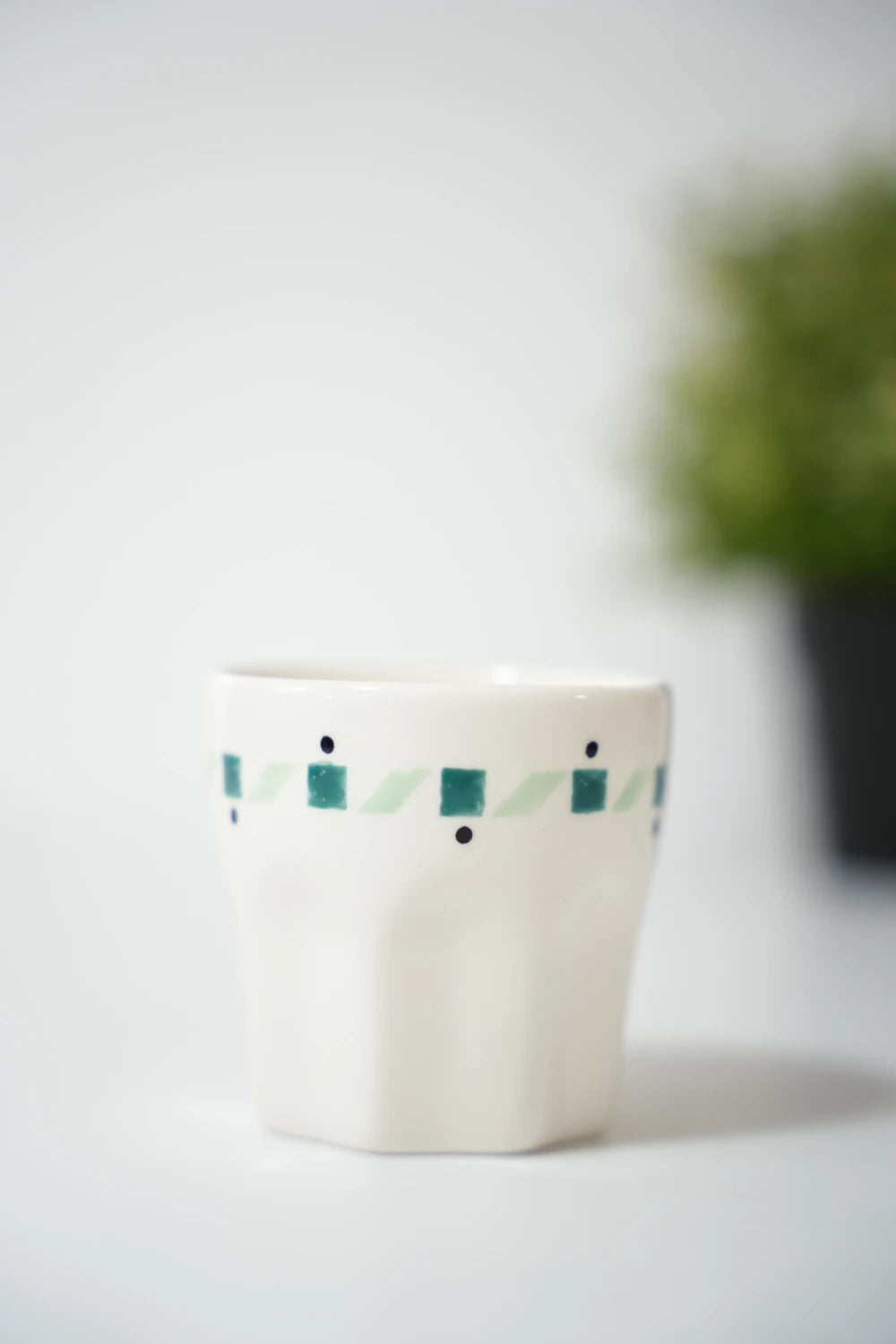 فنجان بعبارة “مزاجك يستاهل”